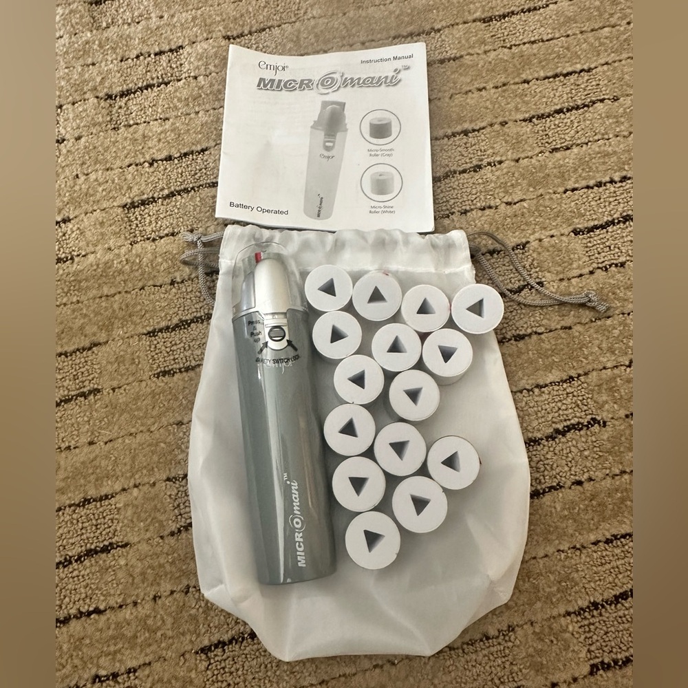 NWOT Emjoi Micro Mani Smoothing and Shining Roller